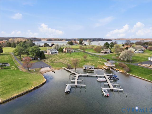 25 Tara Woods Dr, Bumpass, VA 23024