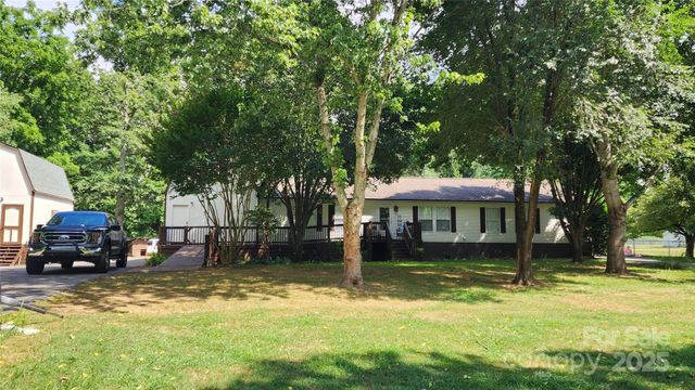 1235 Sulphur Springs Road, Waynesville, NC 28786