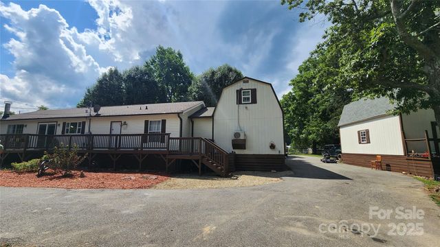 1235 Sulphur Springs Road, Waynesville, NC 28786