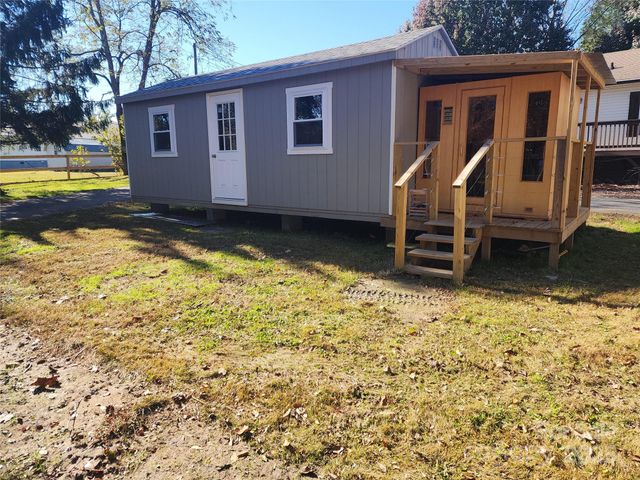 1235 Sulphur Springs Road, Waynesville, NC 28786