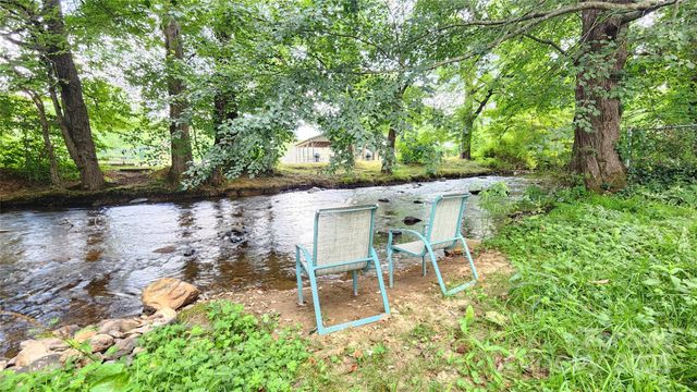 1235 Sulphur Springs Road, Waynesville, NC 28786