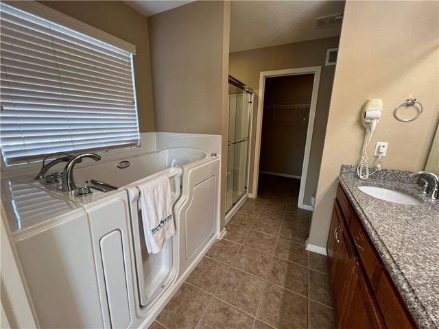 109 NW 90th Place, Kansas City, MO 64155