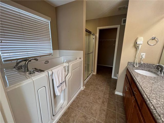 109 NW 90th Place, Kansas City, MO 64155