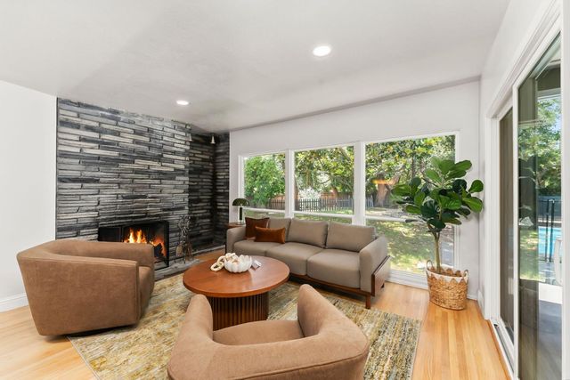 4935 Fair Oaks Blvd, Carmichael, CA 95608