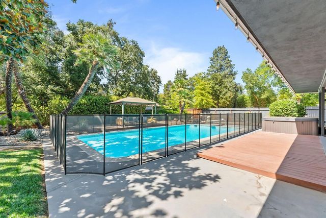 4935 Fair Oaks Blvd, Carmichael, CA 95608