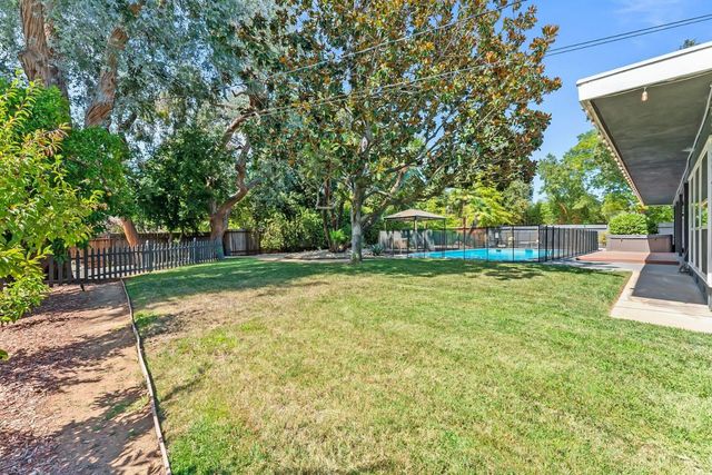 4935 Fair Oaks Blvd, Carmichael, CA 95608