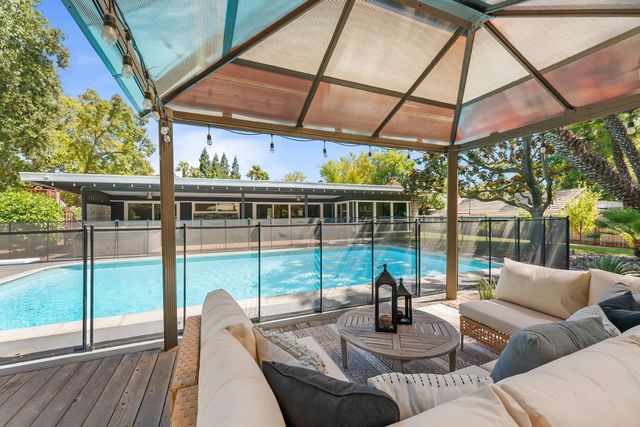 4935 Fair Oaks Blvd, Carmichael, CA 95608