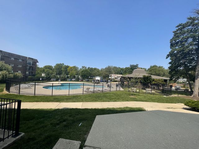 2300 Beau Monde Terrace 111, Lisle, IL 60532