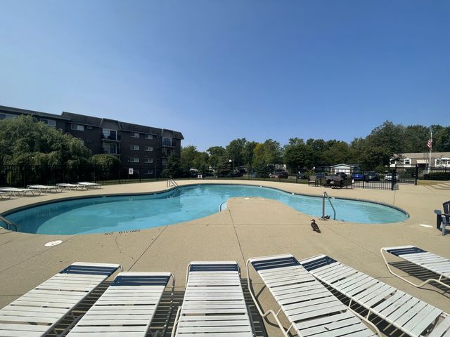 2300 Beau Monde Terrace 111, Lisle, IL 60532