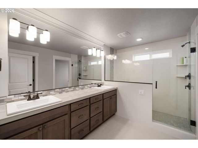 19836 CHERRYWOOD Way, Oregon City, OR 97045