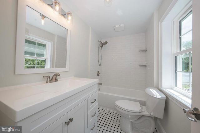 2842 HAVERFORD RD, Ardmore, PA 19003