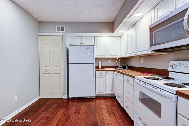 1600 Gardiner Ln 104, Louisville, KY 40205