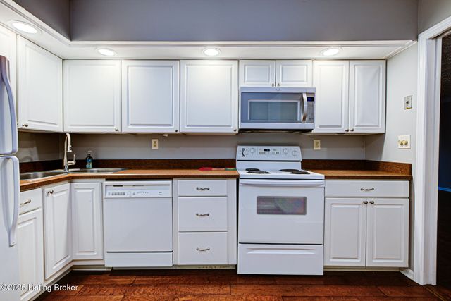 1600 Gardiner Ln 104, Louisville, KY 40205