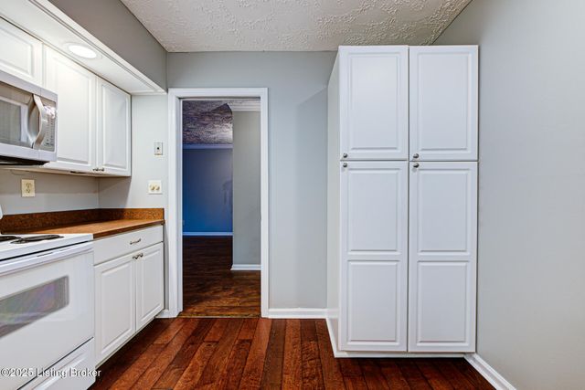 1600 Gardiner Ln 104, Louisville, KY 40205