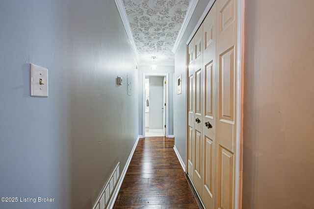 1600 Gardiner Ln 104, Louisville, KY 40205