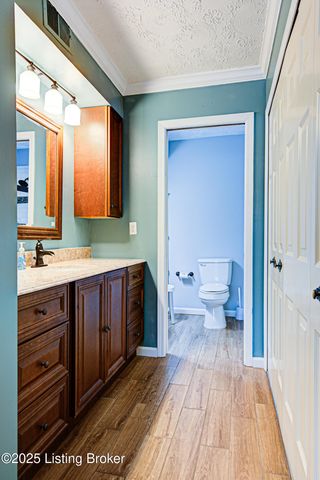 1600 Gardiner Ln 104, Louisville, KY 40205