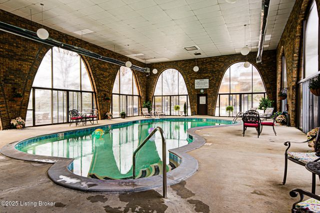 1600 Gardiner Ln 104, Louisville, KY 40205