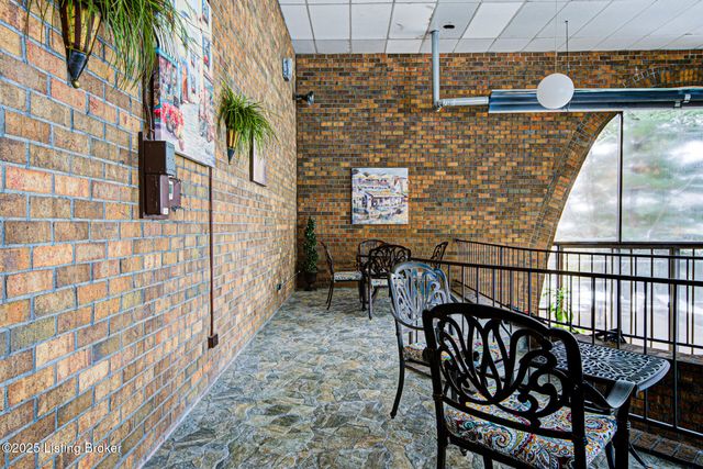 1600 Gardiner Ln 104, Louisville, KY 40205