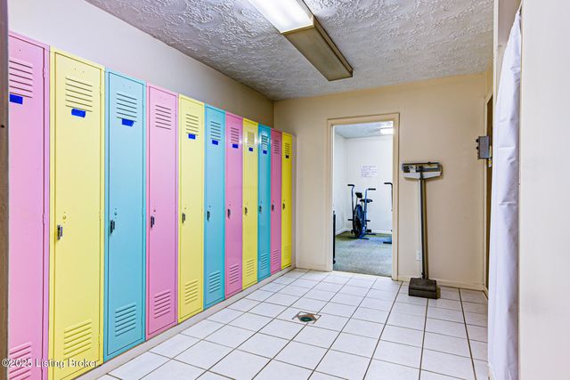 1600 Gardiner Ln 104, Louisville, KY 40205