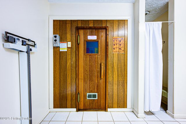 1600 Gardiner Ln 104, Louisville, KY 40205