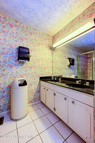 1600 Gardiner Ln 104, Louisville, KY 40205