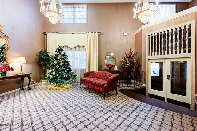 1600 Gardiner Ln 104, Louisville, KY 40205