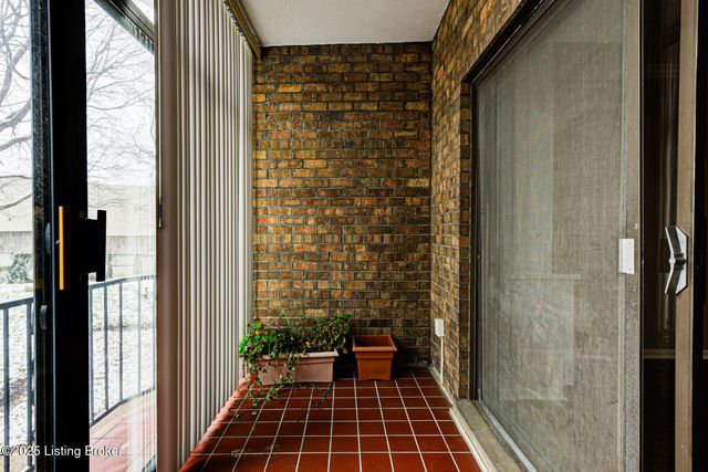 1600 Gardiner Ln 104, Louisville, KY 40205