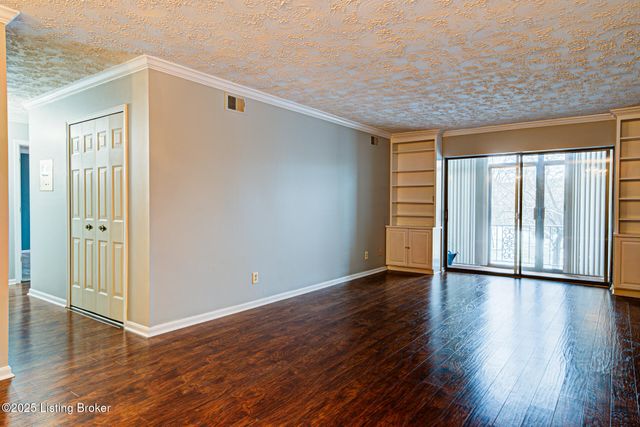 1600 Gardiner Ln 104, Louisville, KY 40205