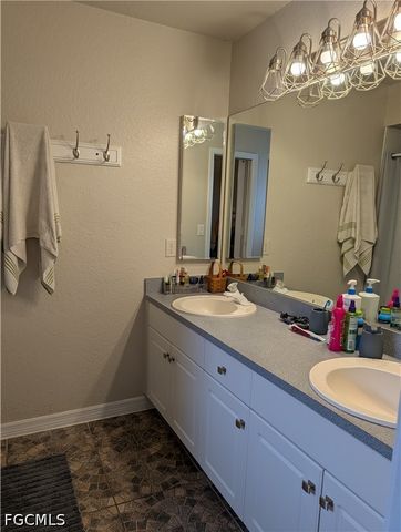 827 NE 17th ST, Cape Coral, FL 33909