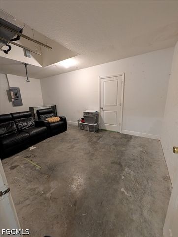 827 NE 17th ST, Cape Coral, FL 33909