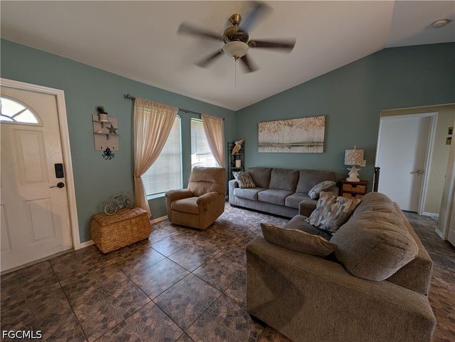 827 NE 17th ST, Cape Coral, FL 33909