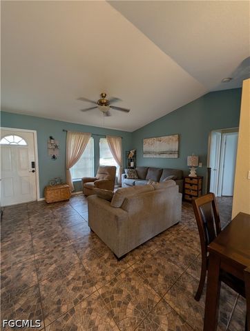 827 NE 17th ST, Cape Coral, FL 33909