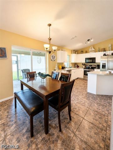 827 NE 17th ST, Cape Coral, FL 33909