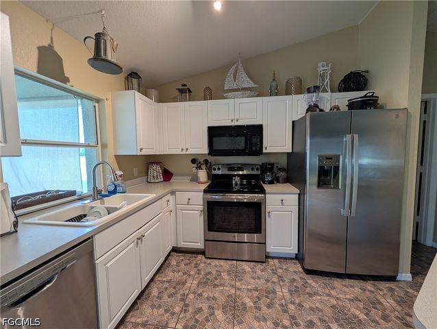 827 NE 17th ST, Cape Coral, FL 33909