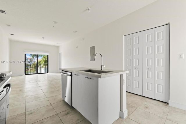 4636 NW 84th Ave 48, Doral, FL 33166