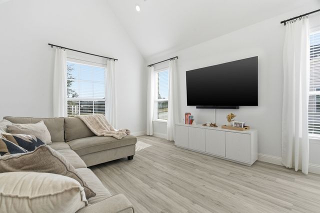 649 Charlotte Lane, Burleson, TX 76028