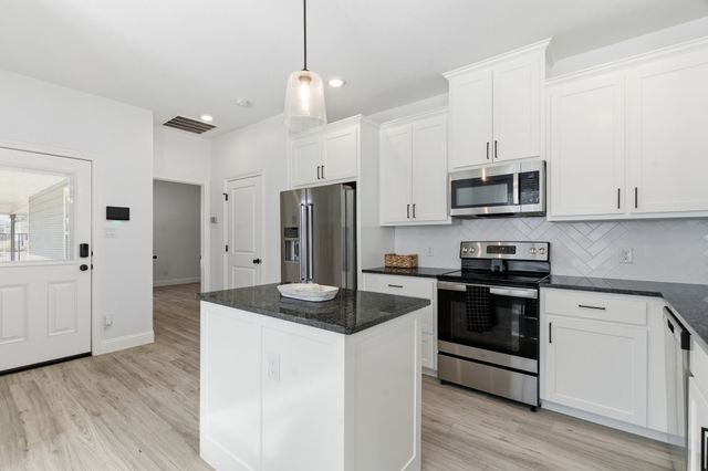 649 Charlotte Lane, Burleson, TX 76028