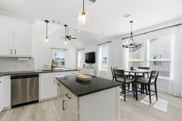 649 Charlotte Lane, Burleson, TX 76028