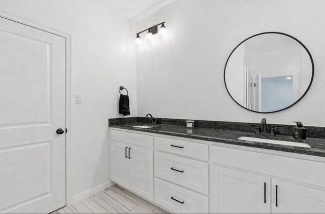 649 Charlotte Lane, Burleson, TX 76028