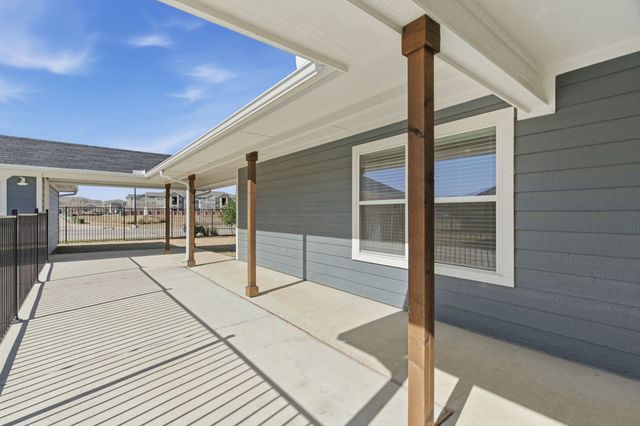 649 Charlotte Lane, Burleson, TX 76028