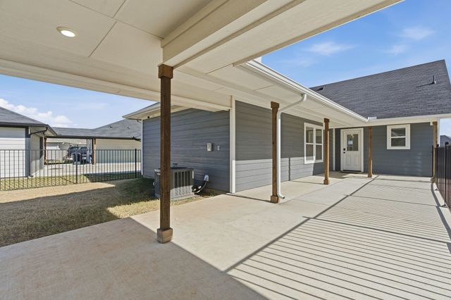 649 Charlotte Lane, Burleson, TX 76028