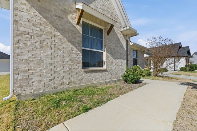 649 Charlotte Lane, Burleson, TX 76028