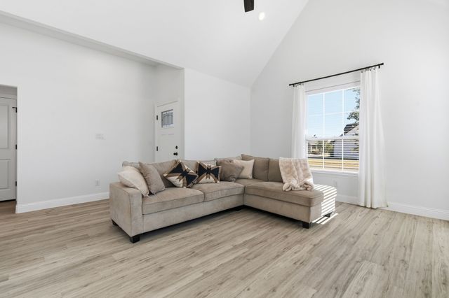 649 Charlotte Lane, Burleson, TX 76028