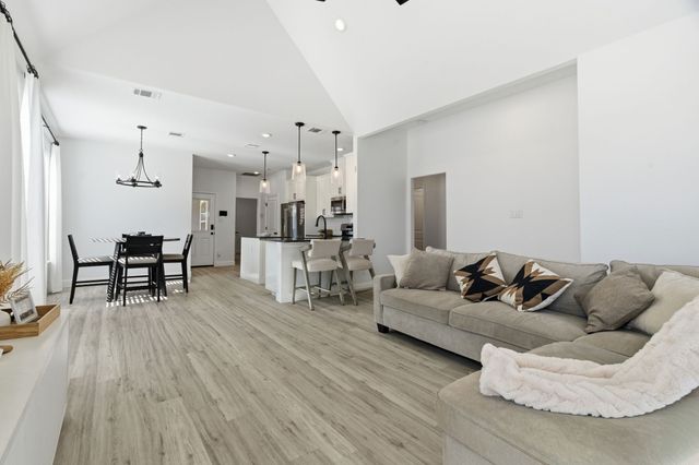 649 Charlotte Lane, Burleson, TX 76028