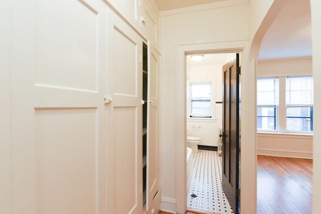 2850 W CULLOM Avenue 3, Chicago, IL 60618