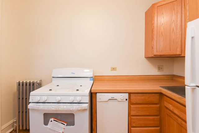 2850 W CULLOM Avenue 3, Chicago, IL 60618