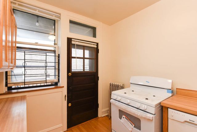 2850 W CULLOM Avenue 3, Chicago, IL 60618