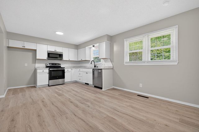 202 N Elmwood Avenue, Republic, MO 65738