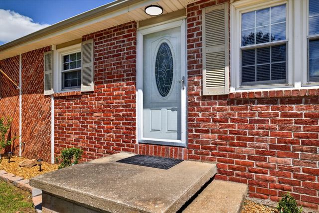 202 N Elmwood Avenue, Republic, MO 65738