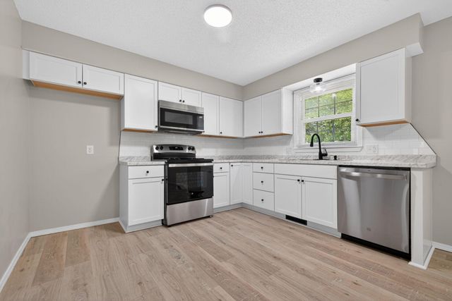 202 N Elmwood Avenue, Republic, MO 65738